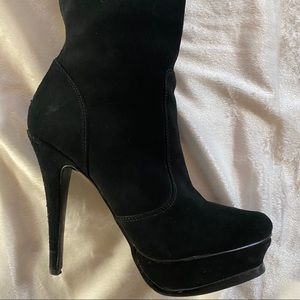 Le Chateau 5” stiletto heel suede